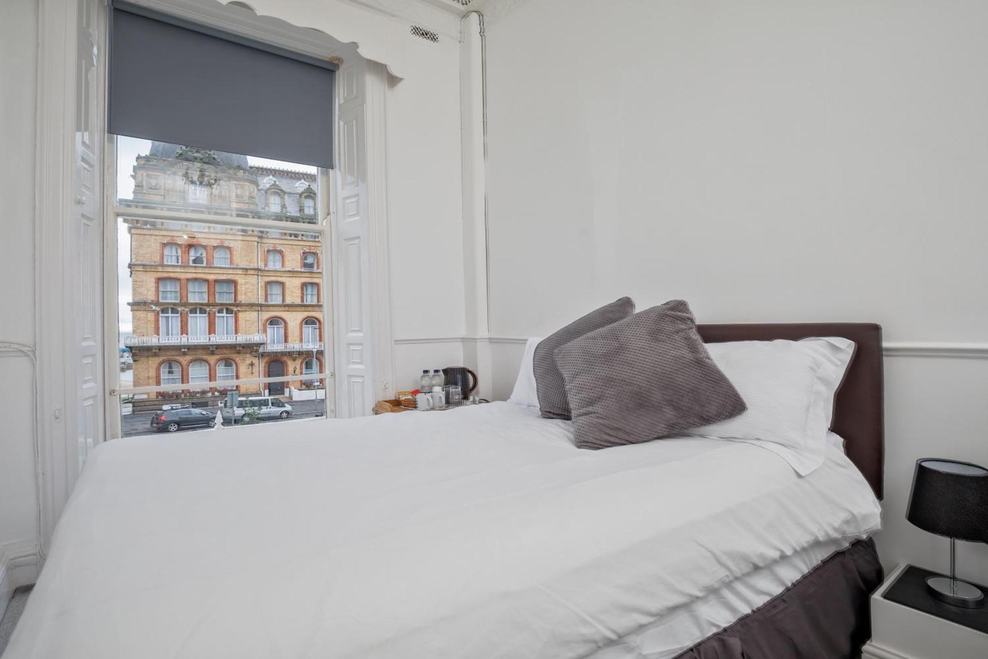 Serenity Guest House Скарборо Экстерьер фото
