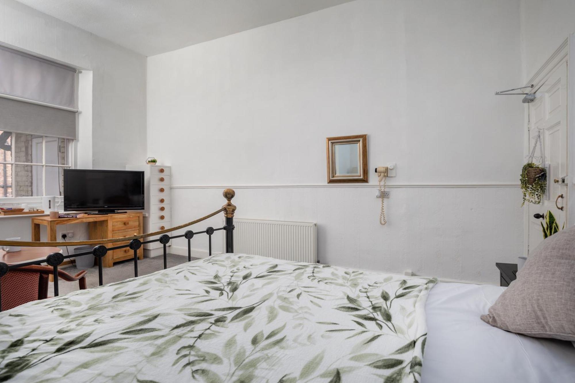 Serenity Guest House Скарборо Экстерьер фото