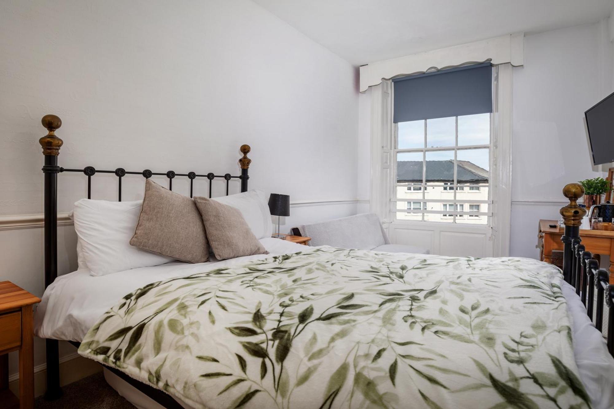 Serenity Guest House Скарборо Экстерьер фото