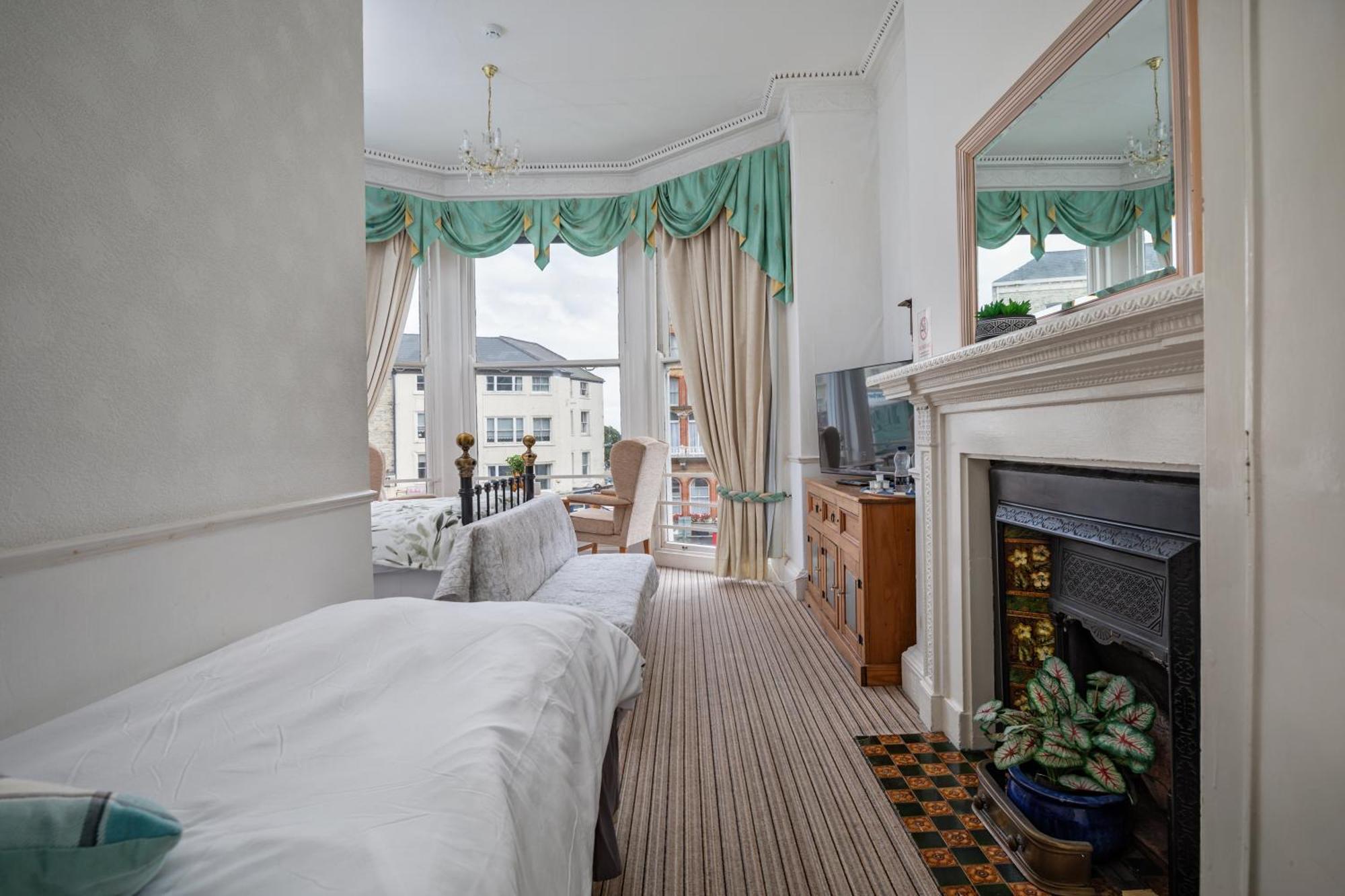Serenity Guest House Скарборо Экстерьер фото