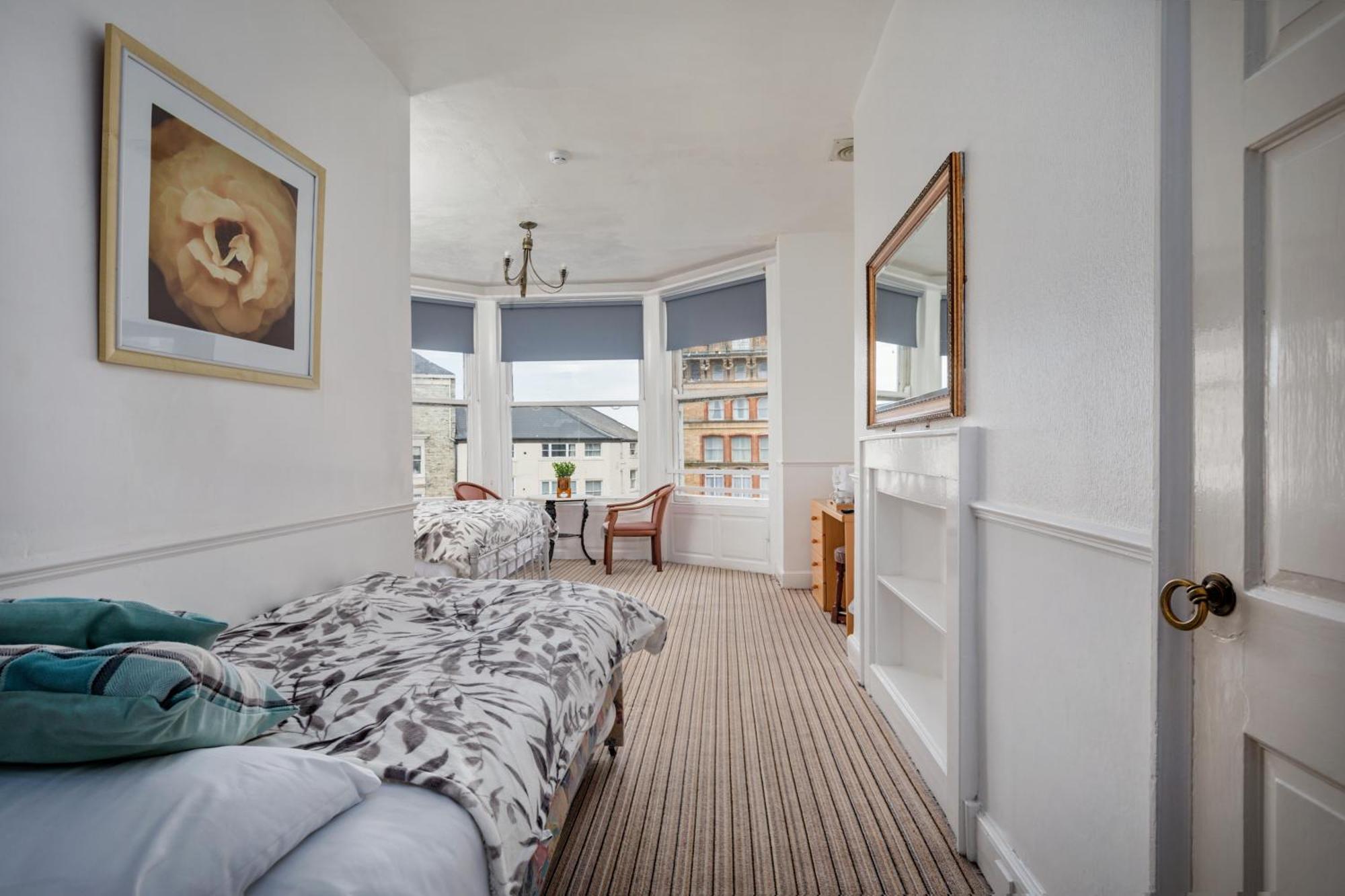 Serenity Guest House Скарборо Экстерьер фото